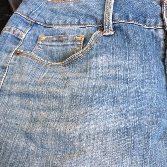 FINAL MARKDOWN Ladies faded glory denim shorts 10 - Picture 2 of 4